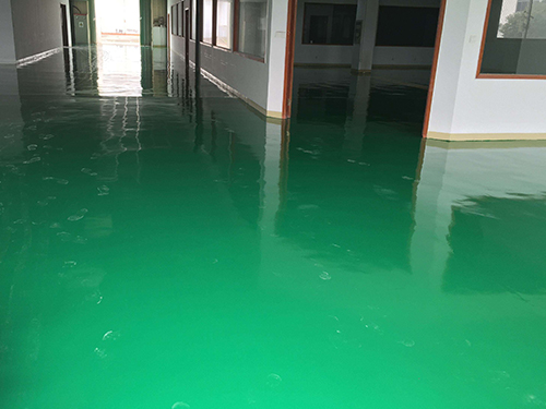 青岛环氧地坪生产厂家分享了处理地坪漆中有毒物质的技巧。